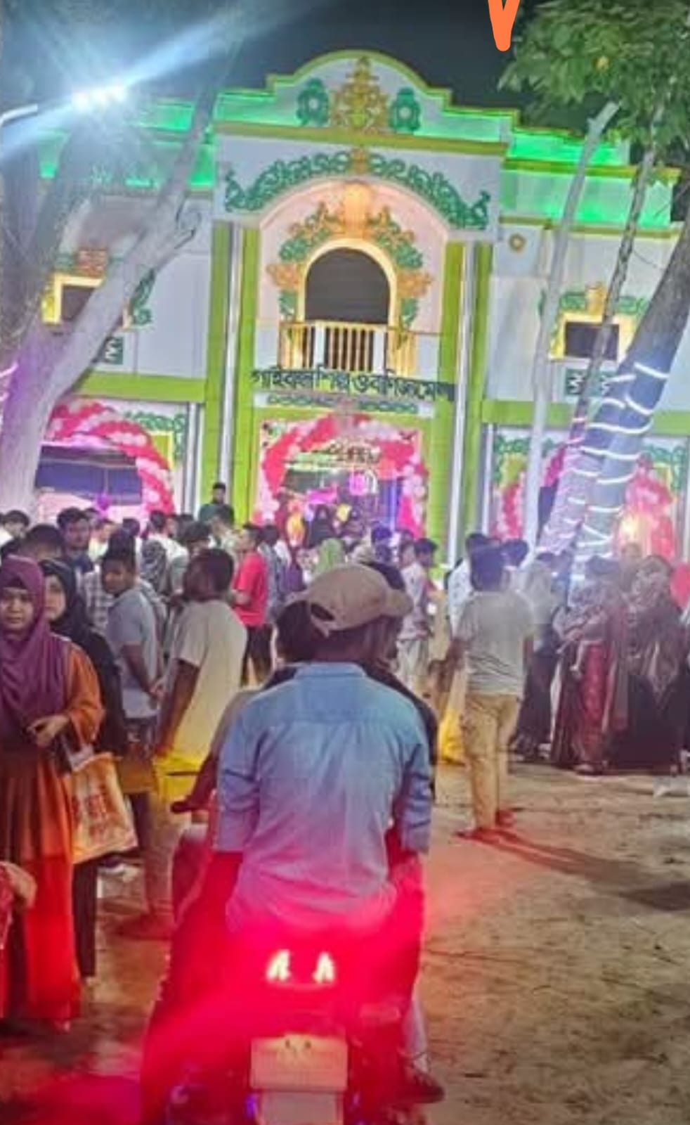 গাইবান্ধায় জমে উঠেছে মাসব্যাপী শিল্প ও বাণিজ্য মেলা