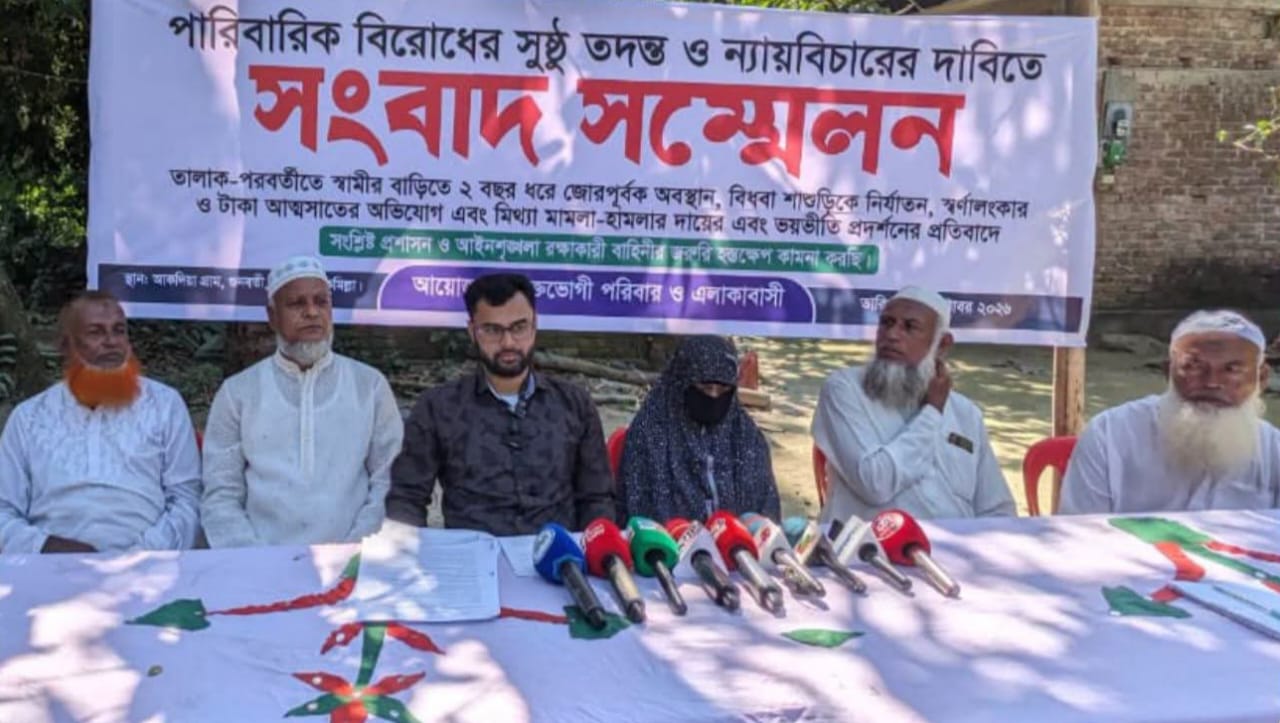চৌদ্দগ্রামের গুনবতীতে ছেলের তালাকপ্রাপ্ত স্ত্রীর ভয়ে ঘর ছাড়া মা।
