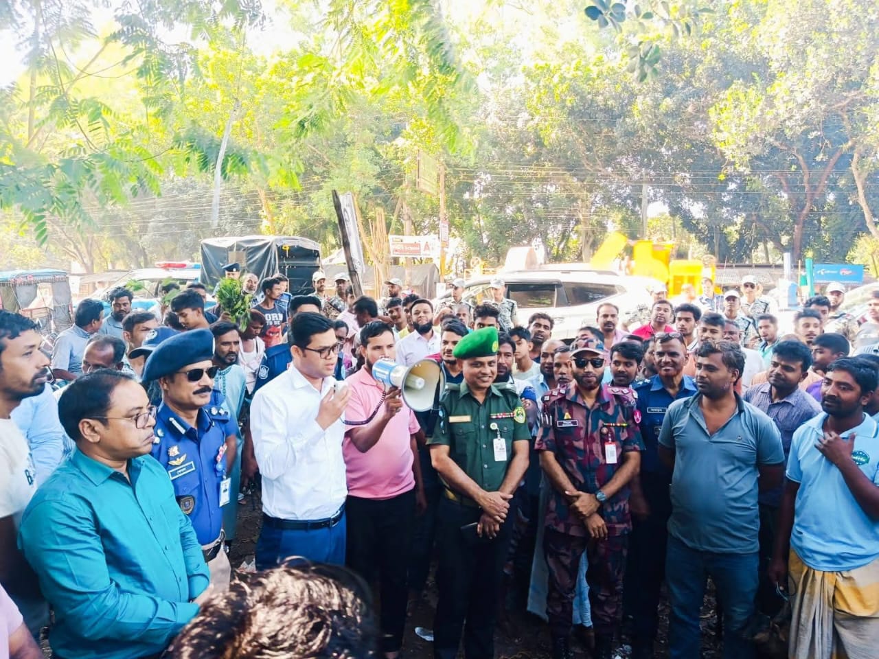 ঠাকুর গাঁও ০১ আসনের বিভিন্ন ভোট কেন্দ্র পরিদর্শন করেন জেলা প্রশাসক জনাব মোহাম্মদ রফিকুল হকঃ