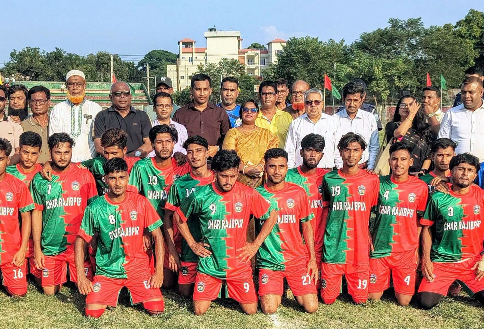 জেলা প্রশাসক গোল্ডকাপ ফুটবলের ফাইনাল কাল, সদর উপজেলা ও পৌরসভা দলের লড়াই ঘিরে কুড়িগ্রামে ফুটবল উন্মাদনা।